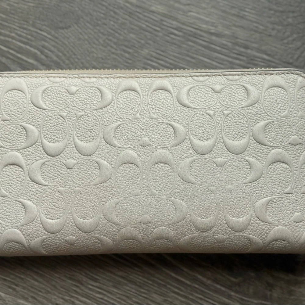 Coach White Embossed Wallet - Picture 2 of 12